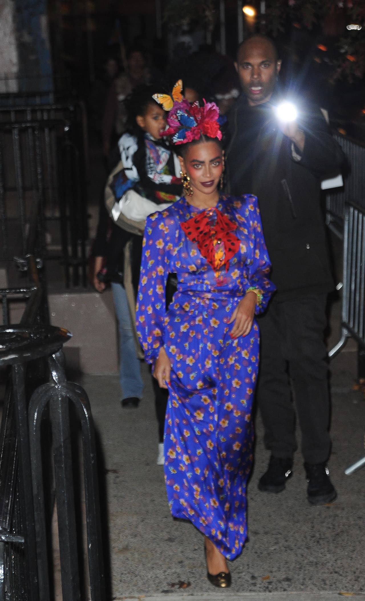 Con el paso de los años, Halloween va siendo una fecha cada vez más importante para Beyonce, pues año con año mejora su disfraz para sorprendernos a todos.