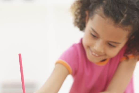 Esto les ayuda aprender porque mediante los retos pueden descubrir cosas acerca de ellos mismos que no conocían y acerca de su entorno.