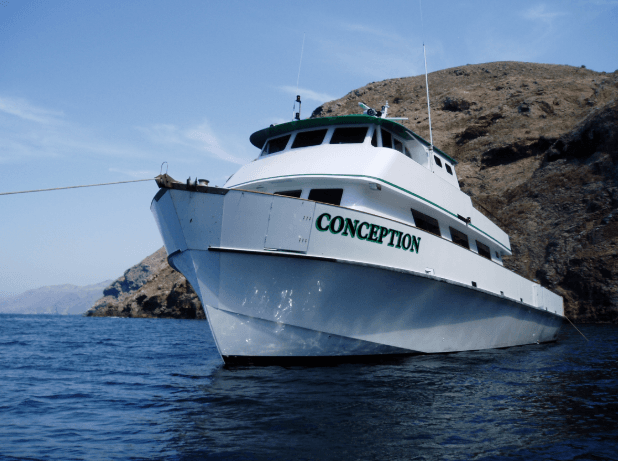 De acuerdo con el reporte inicial, la llamada de emergencia por un incendio en el bote Conception se recibió por radio, al rededor de las 3:15 am del lunes 02 de septiembre.