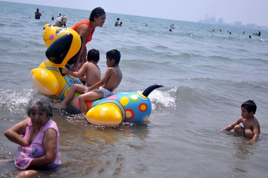 <h3 class="cms-H3-H3"><b>10.- Playa Tumbao</b></h3>
<br>Estado: Veracruz
<br>
<b>NMP de enterococos por cada 100 ml: </b>91
<br> 
<br>Según los resultados del estudio realizado por la Comisión Federal para la Protección contra Riesgos Sanitarios (Cofepris), para el periodo vacacional de Semana Santa, 99.6% de las playas son clasificadas como aptas, aunque no libres de contaminantes.