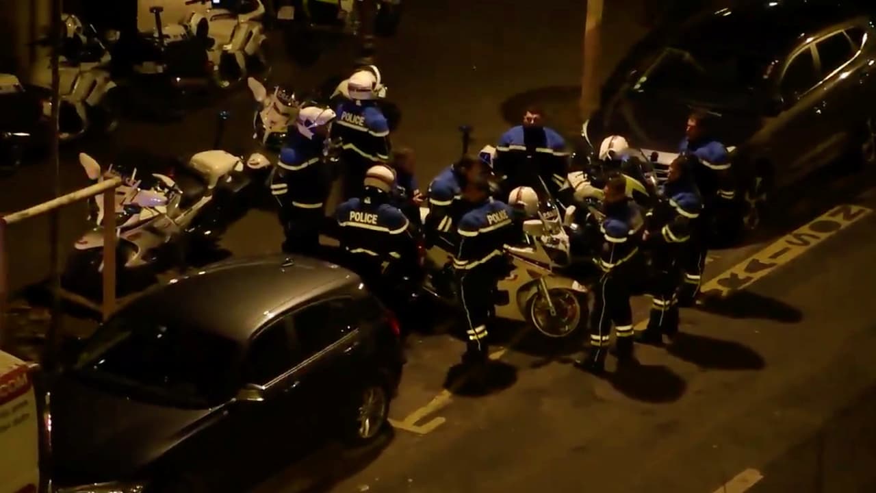 Descrito como una "escena de violencia increíble", el incendio dejó seis bomberos heridos. El fuego se extendió rápidamente en el inmueble por la parte del patio interior, lo que impidió que los bomberos pudieran desplegar sus escaleras mecánicas y dificultó las labores de rescate.