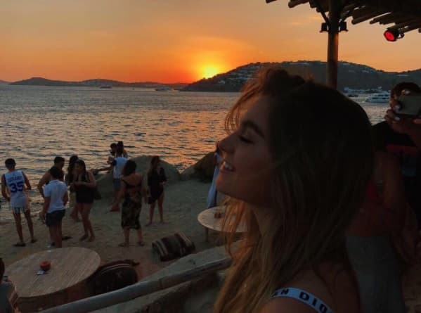 Los viajes de Sofía Castro han sido reseñados en varias ocasiones por revistas del corazón y sociales, como aquél que hizo a Grecia.