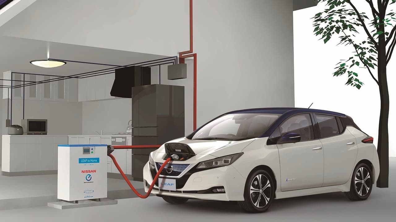 <h3 class="cms-h3-H3">Nissan Leaf</h3>
<br>La segunda generación del pionero eléctrico de Nissan llegó a finales de 2017 como modelo 2018 con un aspecto muy mejorado. Pero las mejoras no fueron únicamente estéticas, el nuevo modelo llegó con un muy necesaria inyección de potencia y con autonomía de 151 millas por carga. La rumorada batería de largo alcance no llegó con el año 2019 como se esperaba.
<br>
<br>Precio inicial: 30,885 dólares
<br>
<b>Precio inicial manos el incentivo fiscal: 23,385 dólares </b>