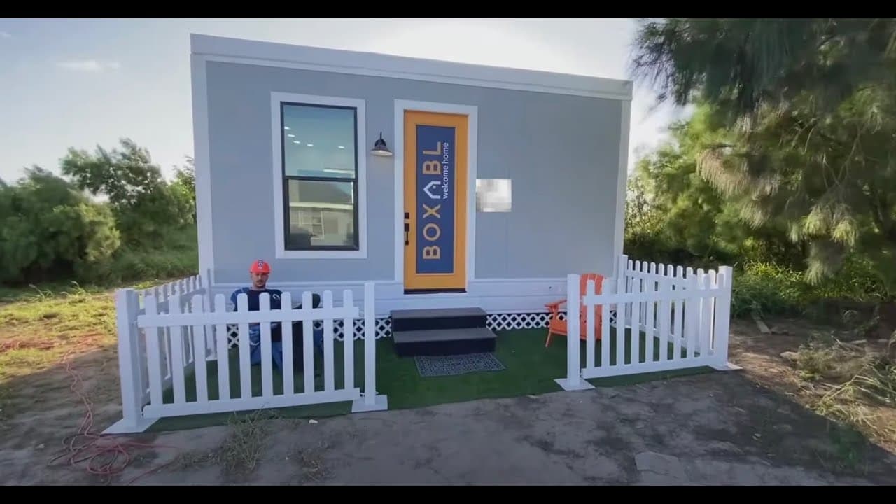 Sobre el éxito que estas casas prefabricadas han tenido, al grado de llamar la atención de Musk, su constructor y productor,
<a href="https://www.businessinsider.com/elon-musk-tiny-home-prefab-boxabl-casita-50000-person-waitlist-2021-8#and-many-of-these-future-clients-such-as-bigger-companies-want-more-than-one-unit-so-the-real-demand-for-this-initial-product-is-incredibly-massive-tiramani-said-24" target="_blank">Galiano Tiramani dijo</a> a Insider que la
<b>lista de espera es de al menos 50,000 personas</b>, pero que en términos de números de casas, existe interés en al menos 100,000 unidades.