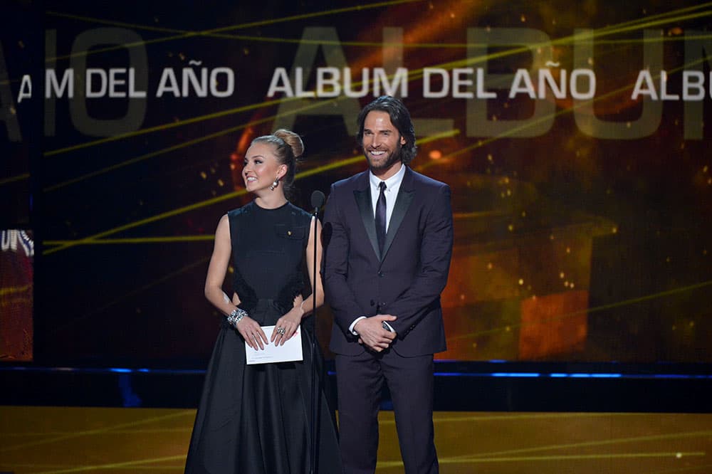 A la pareja le tocó presentar al ganador de una de las categorías más importantes: Álbum del Año, que ese año se lo llevó Paco de Lucía por su disco "Canción Andaluza".