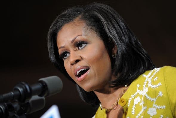 "Es la mujer más popular del país, un ícono de la moda y una entusiasta de la nutrición por lo que la crítica más dura que han hecho en su contra es calificarla a veces como la niñera de la nación", dijo Howard Kurtz, periodista y analista de la revista Newsweek.