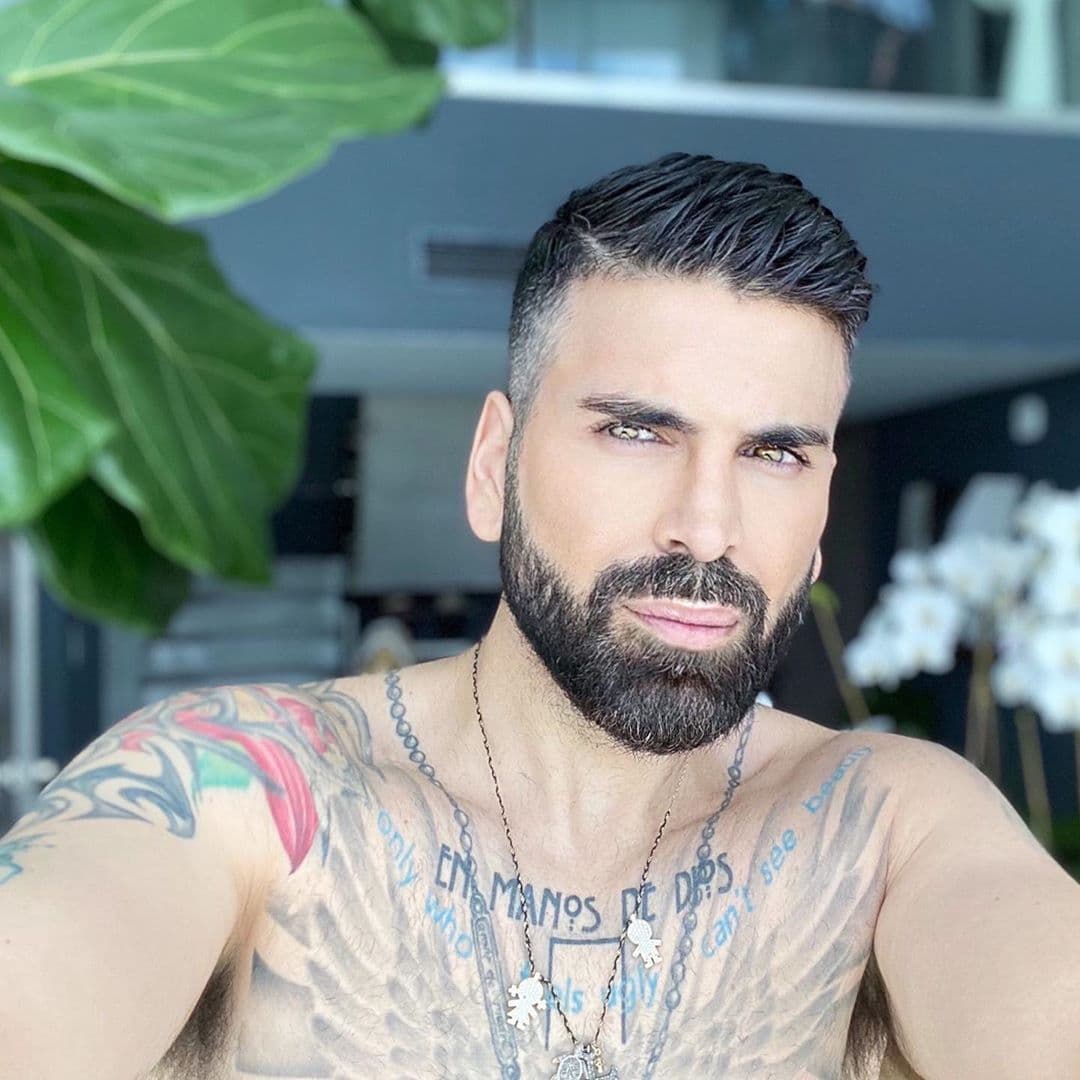 "En manos de Dios", es el tatuaje de Jomari que muestra que es un hombre de mucha fe.