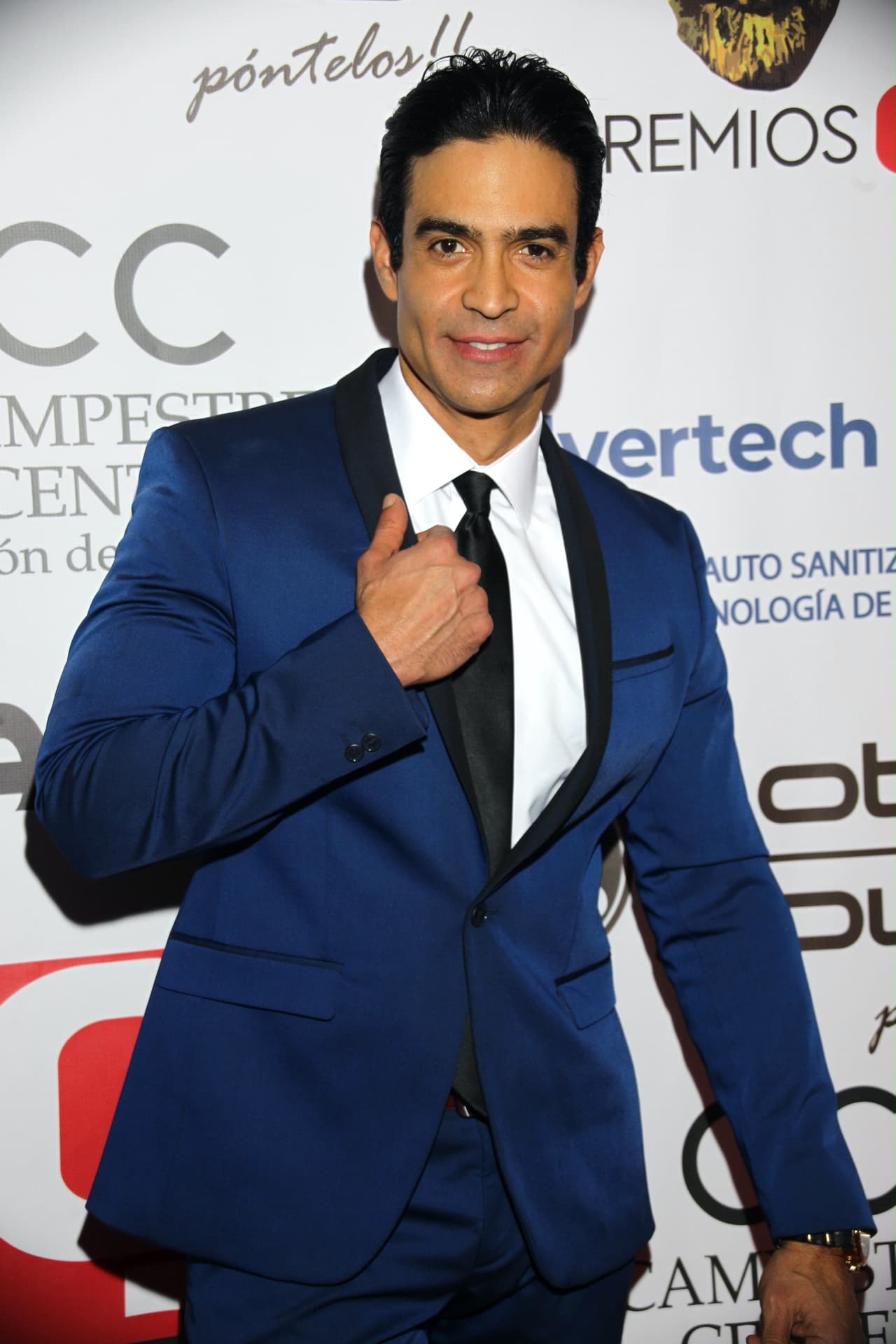 Aunque a finales de julio pasado el actor aseguró que le había pagado a la actriz, 
<b><a href="https://www.univision.com/famosos/juan-vidal-cynthia-klitbo-deuda-pago-casi-4-mil-dolares-lecciones" target="_blank">Cynthia Klitbo reiteró que la demanda contra él</a></b> por el adeudo continúa. 
<br>