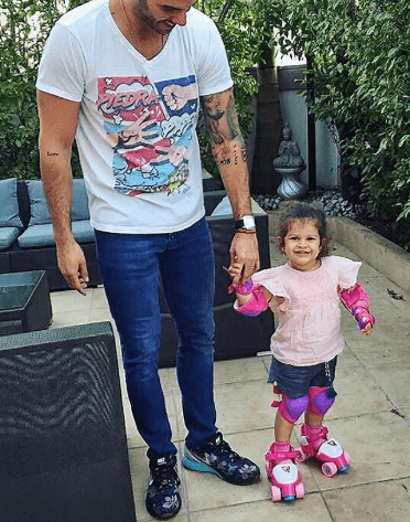 Anabella adora a su papá y disfruta pasar el mayor tiempo posible a su lado.