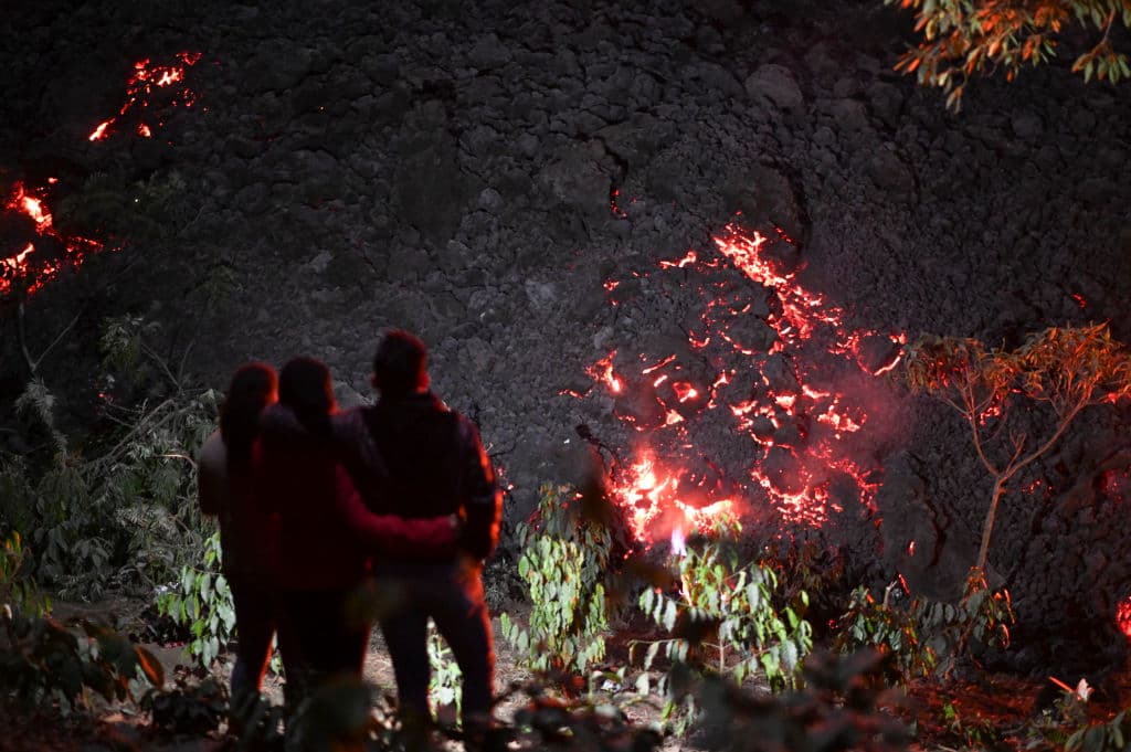 <b>1,800 personas en riesgo</b>. La lava amenaza con alcanzar a dos comunidades asentadas en las faldas del volcán, según la Coordinadora Nacional para la Reducción de Desastres (Conred).