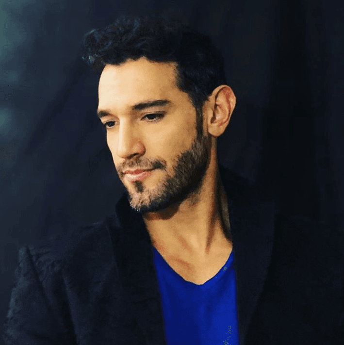 Actualmente es parte del elenco de la obra ‘Fiebre de sábado por la noche’, pero las funciones fueron suspendidas por la cuarentena que se implementó en México por la pandemia de covid-19.
<br>