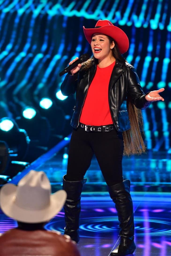 Desde sus asientos, los jueces quedaron impresionados con la voz y actitud de Cristina en el escenario.