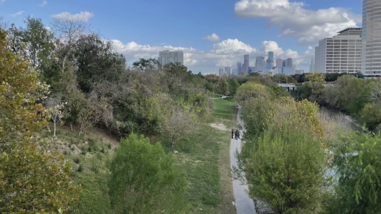 Hallan un cuerpo en Buffalo Bayou; es el tercero durante la semana de Navidad