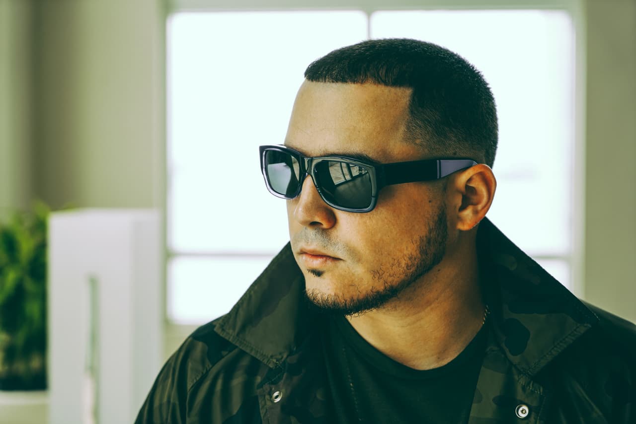 <b><a href="https://www.instagram.com/p/Bk-g74IAb-S/?taken-by=iamchino__">IAmChino</a> </b>llega con su éxito 'Pégate' y es probable que lo interprete junto a su paisano El Micha.