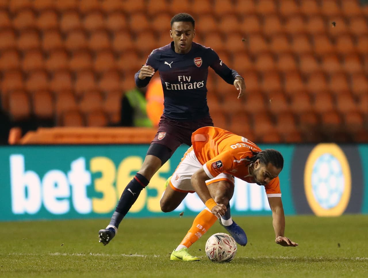 Arsenal llegaba a este juego tras vencer por 4-1 al Fulham, mientras que Blackpool había caído por 1-0 ante Sunderland.