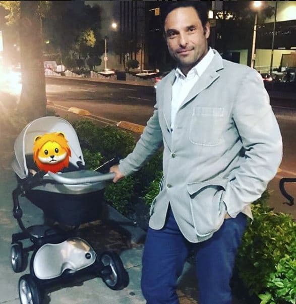 Cuando el pequeño llegó al mundo, sus padres fueron cuidadosos de no mostrar su rostro en redes sociales.