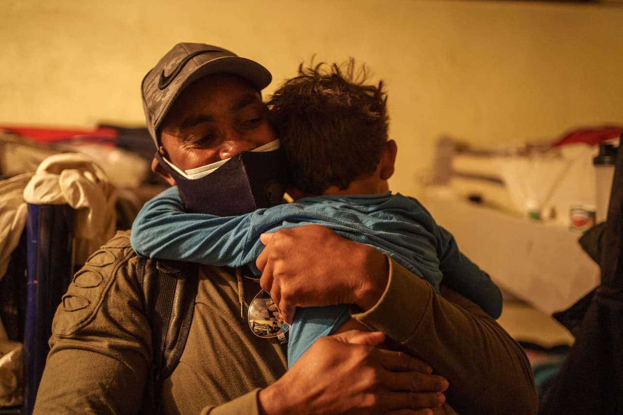 Corte de apelaciones rechaza pedido del gobierno de Biden de retrasar el restablecimiento de la política de 'Quédate en México'