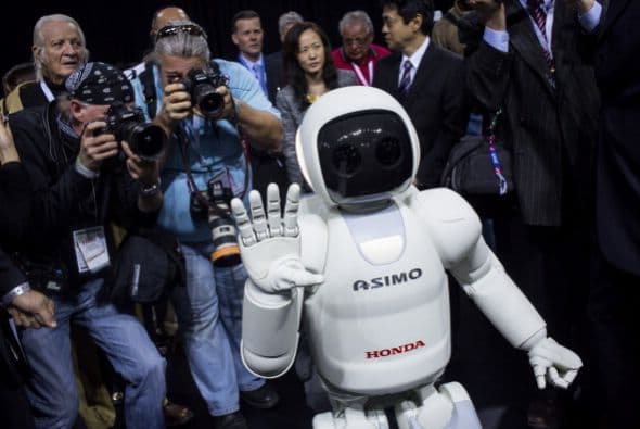 La última versión de ASIMO data del año 2011, aunque físicamente ha cambiado muy poco desde 2007.
