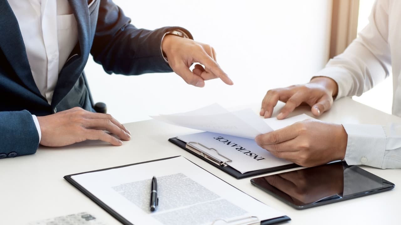 <b>10. Agentes de ventas de seguros</b>
<br>Los agentes de seguros en Sacramento ganaron un promedio de
<b>$97,340 </b>anual en el 2020 trabajando en compañías o como agentes independientes.