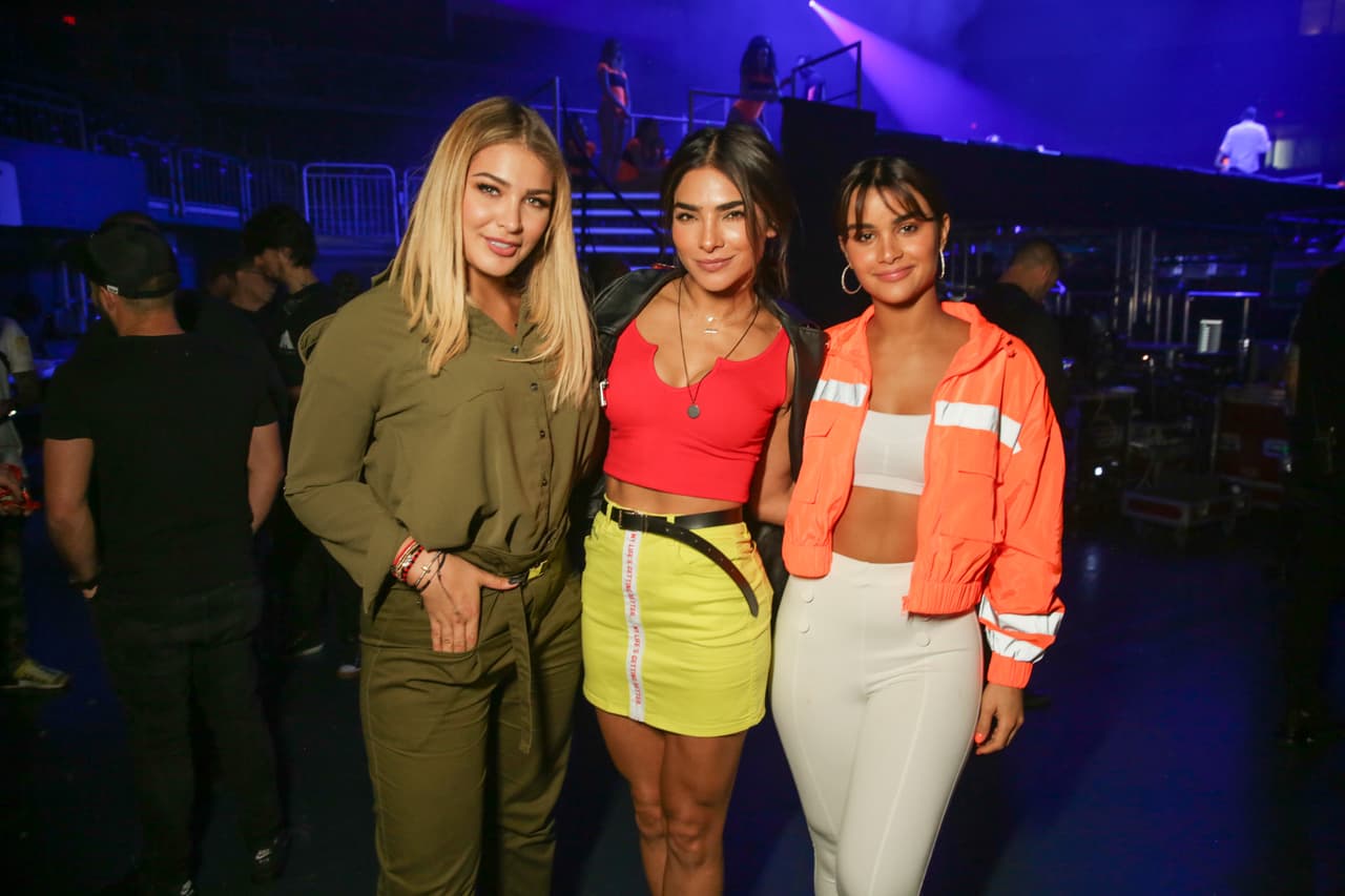 Las tres reinas de Nuestra Belleza Latina, Migbelis, Alejandra y Clarissa, se reencontraron en los ensayos de Premios Juventud.