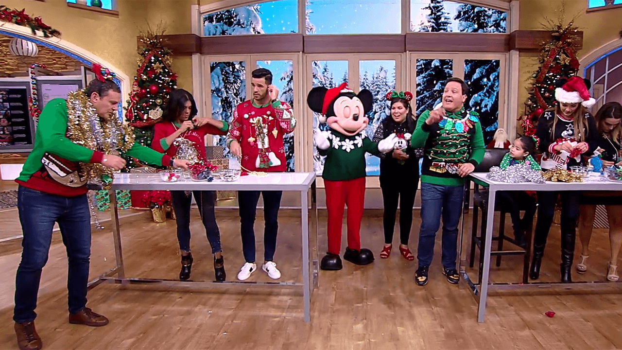 La participación de ambos equipos fue tan buena, que Mickey Mouse decidió que todos eran ganadores.