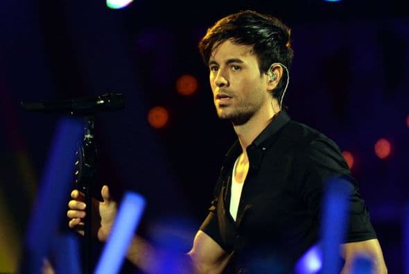 El número inicio con su balada "Perdedor", pero luego se avivó con el tema "Bailando".