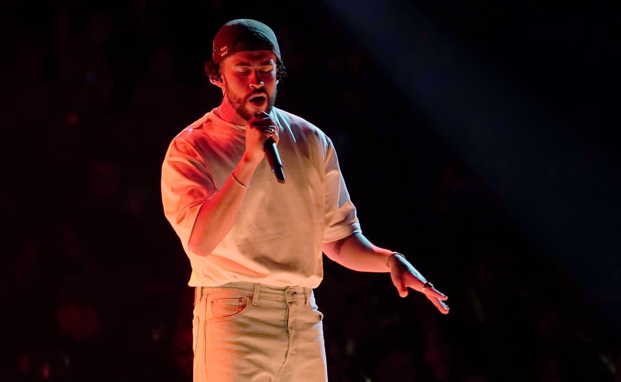 Además, el cantante estuvo nominado a Mejor Álbum del Año por su trabajo en español 'Un verano sin ti'.
<br>