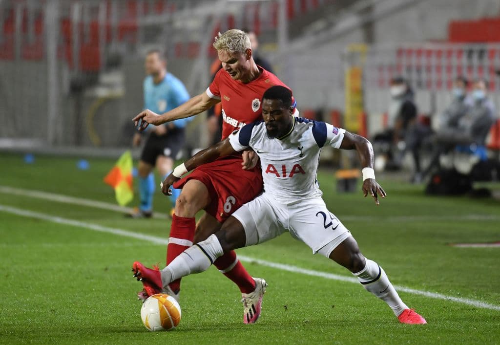 Tottenham es derrotado ante Royal Antwerp por la mínima. Lior Refaelov se encargó de darle la victoria a su equipo a los 29 minutos del encuentro. Los de Mourinho no pueden ante el equipo belga durante la segunda fecha de la UEFA Europa League.