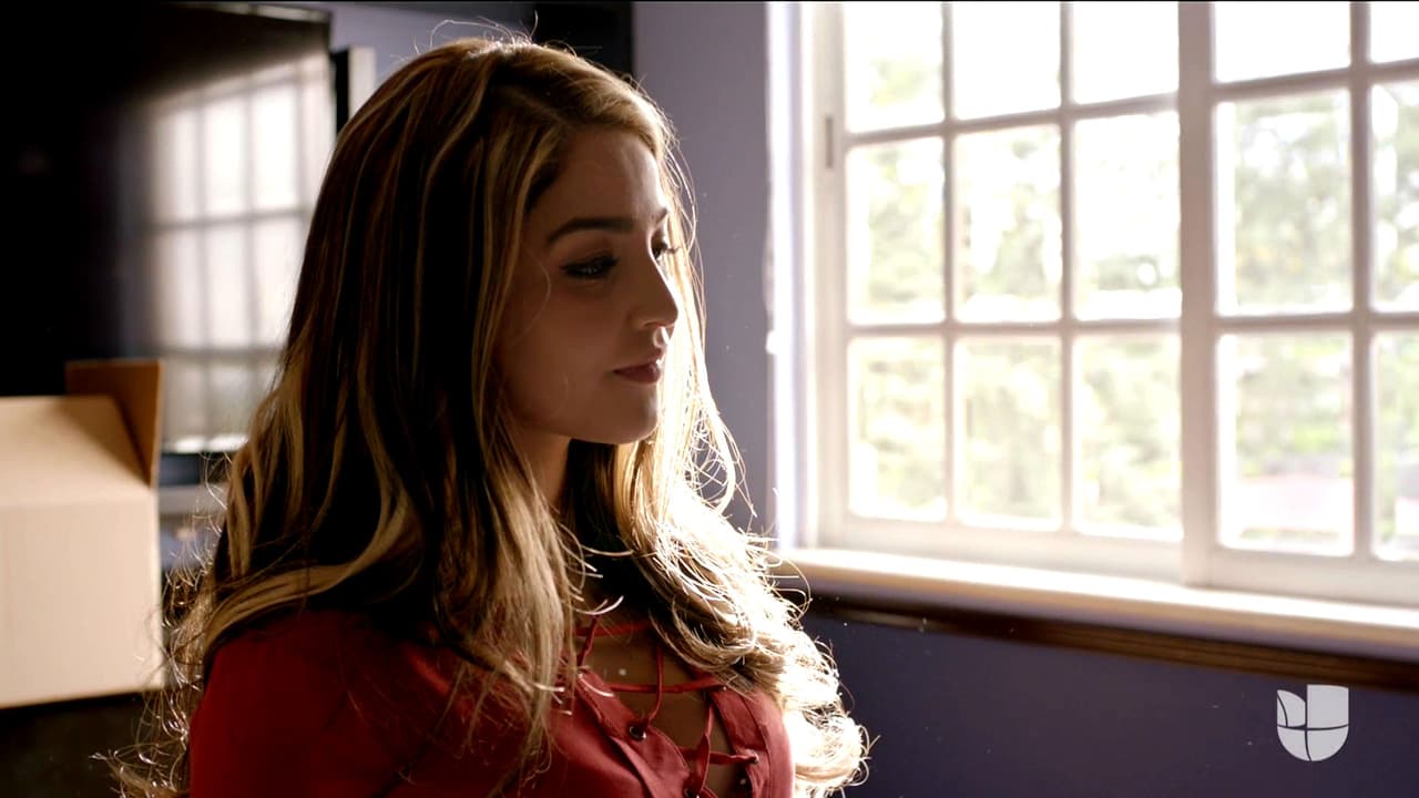 Chiquis está furiosa por la llegada de Julie.