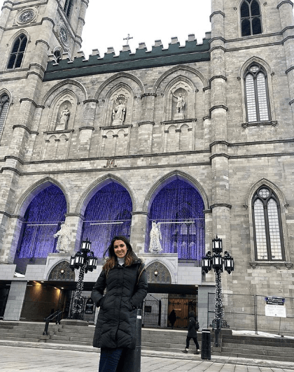 Con mucho frío, Maity Interiano compartió un recuerdo de su paso por las Basílica Notre-Dame de Montreal justo antes de partir rumbo a Los Ángeles para conducir este lunes Despierta América.