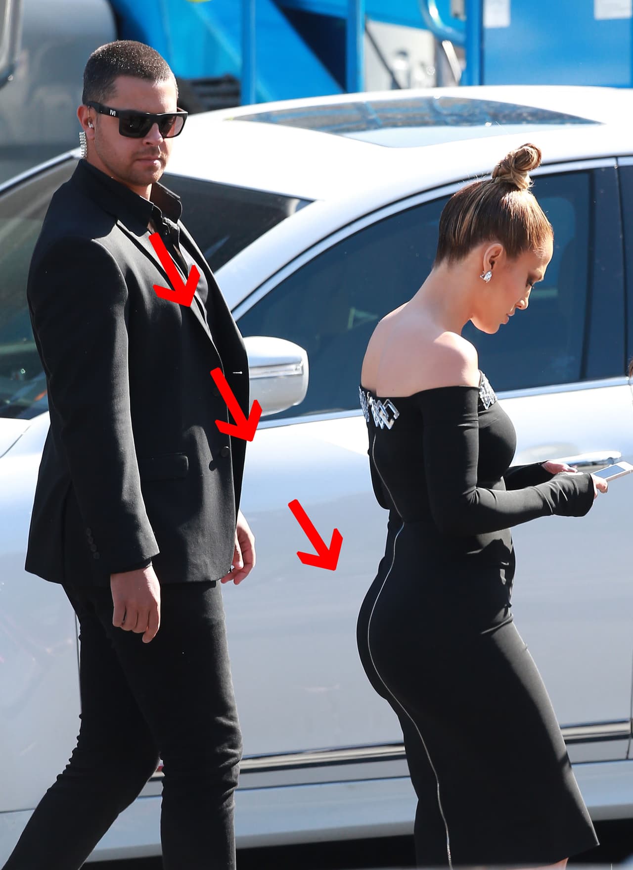 Y si no nos crees, aquí la muestra de que este galanazo echa ojo hasta en el interés más importante de JLo. OMG!