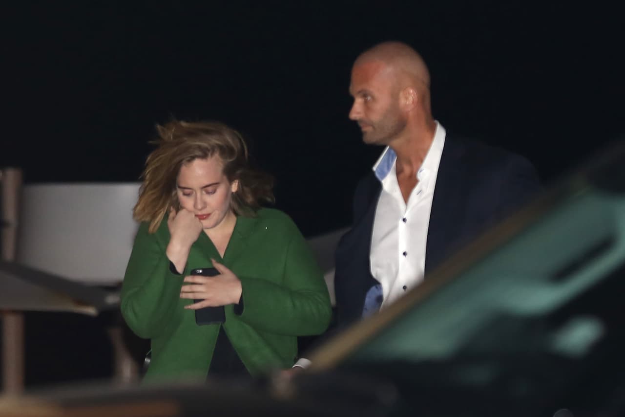 Sorry Adele!, pero tu guardaespaldas está tan guapo que dio la vuelta al mundo y nos hizo tenerte un poquito de envidia.