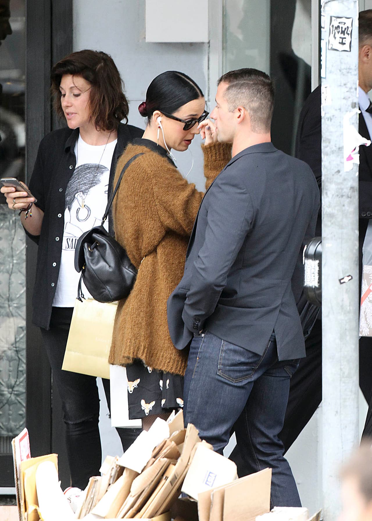 Aquí otro ángulo del hombre que le ha cuidado las espaldas a Katy Perry.