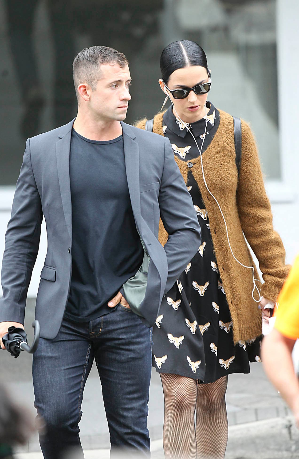 Y no es por nada, pero estos guardaespaldas se saben tan guapos que hasta en las fotos de paparazzi salen como si fueran modelos de revista.