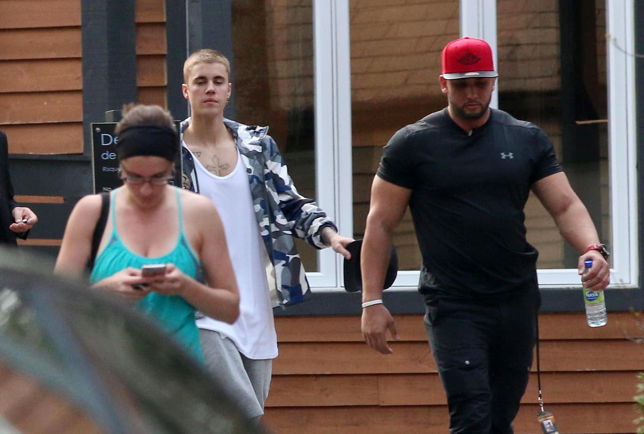 Por más que Bieber se meta al gym, su guardaespaldas tiene unos brazos que muchas fans podrían disfrutar.