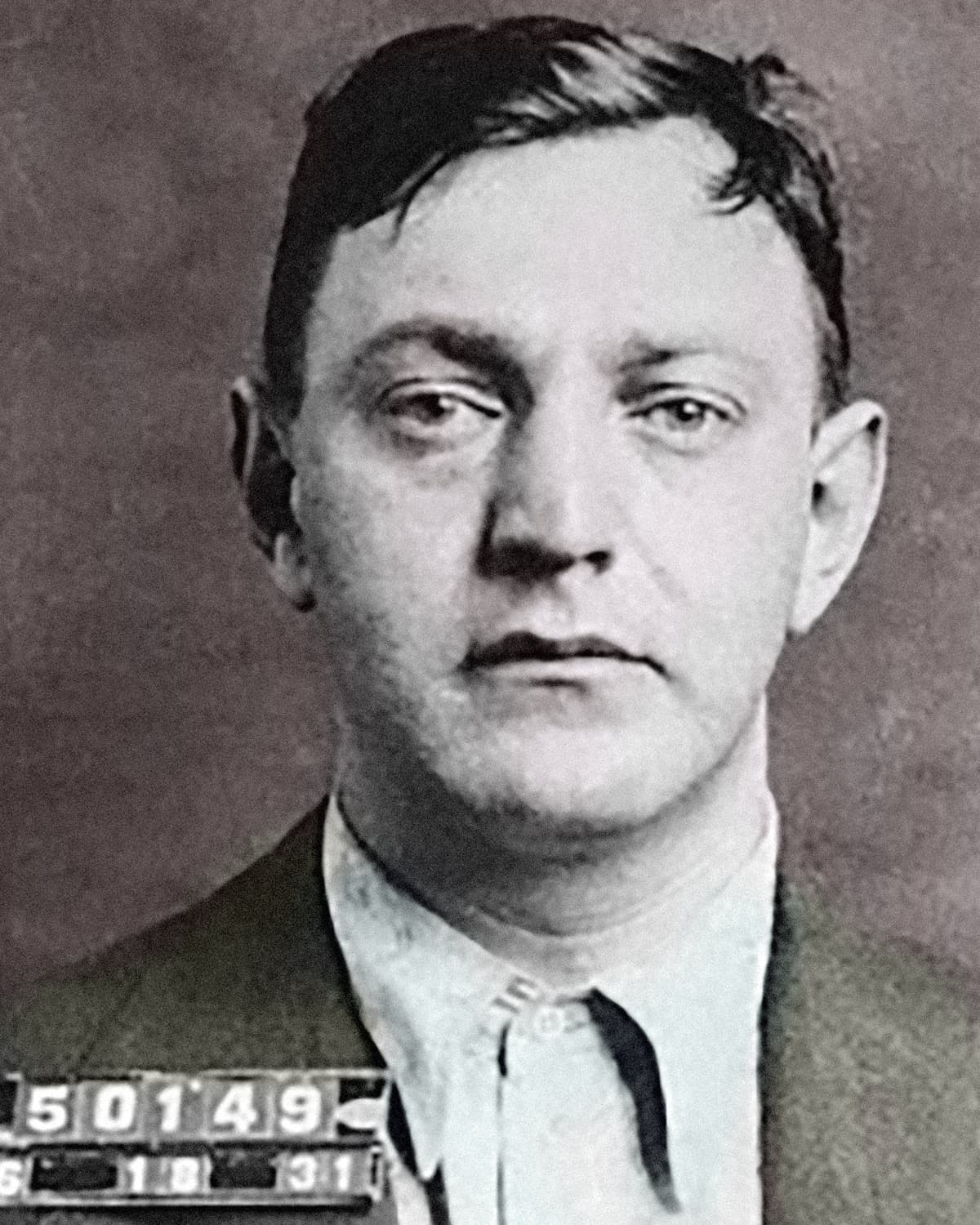 <b>Dutch Schultz.</b> Hijo de inmigrantes alemanes judíos, nació en 1902 en el Bronx, Nueva York. Se dedicó al contrabando de licores y la estafa pero fue perseguido por evasión de impuestos. Desafió al sindicato de la mafia liderado por Lucky Luciano, por lo que fue asesinado en 1935.