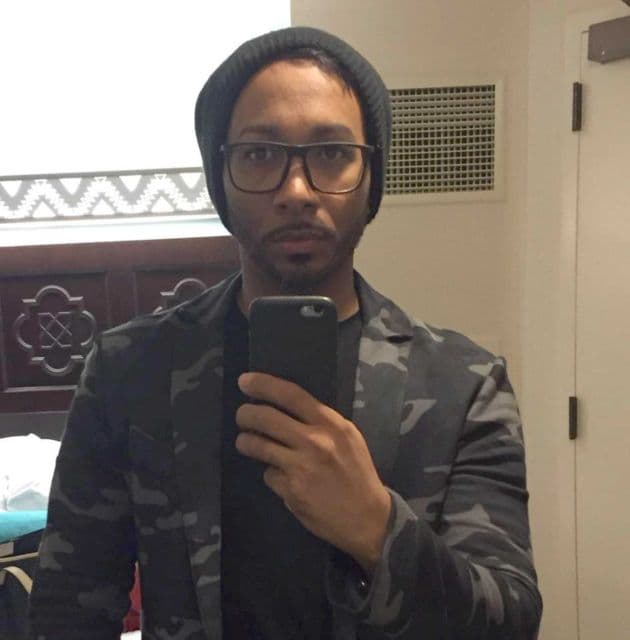 Javier Jorge-Reyes trabajaba como mánager de una tienda Gucci en Orlando. Sus amigos lo conocían como Harvey King y era el alma de la fiesta, por lo que también lo apodaban “la alcaldesa de Orlando” o “Javi la Titi”. Cada vez que sus amistades llegaban al club Pulse, donde solían reunirse, los recibía con un “gracias por venir”. Tenía 40 años.