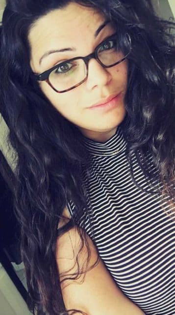 Amanda Alvear trabajaba como técnica farmacéutica. Su familia es de Puerto Rico y de Nueva York. Durante lo que fueron sus últimos minutos de vida, subió un video de la masacre en la red social Snapchat. Frecuentaba bares gay y se fue a Orlando con varios amigos, entre quienes estaba otra de las víctimas, Mercedez Marisol Flores, una de sus amigas más cercanas. Amanda tenía 25 años de edad.