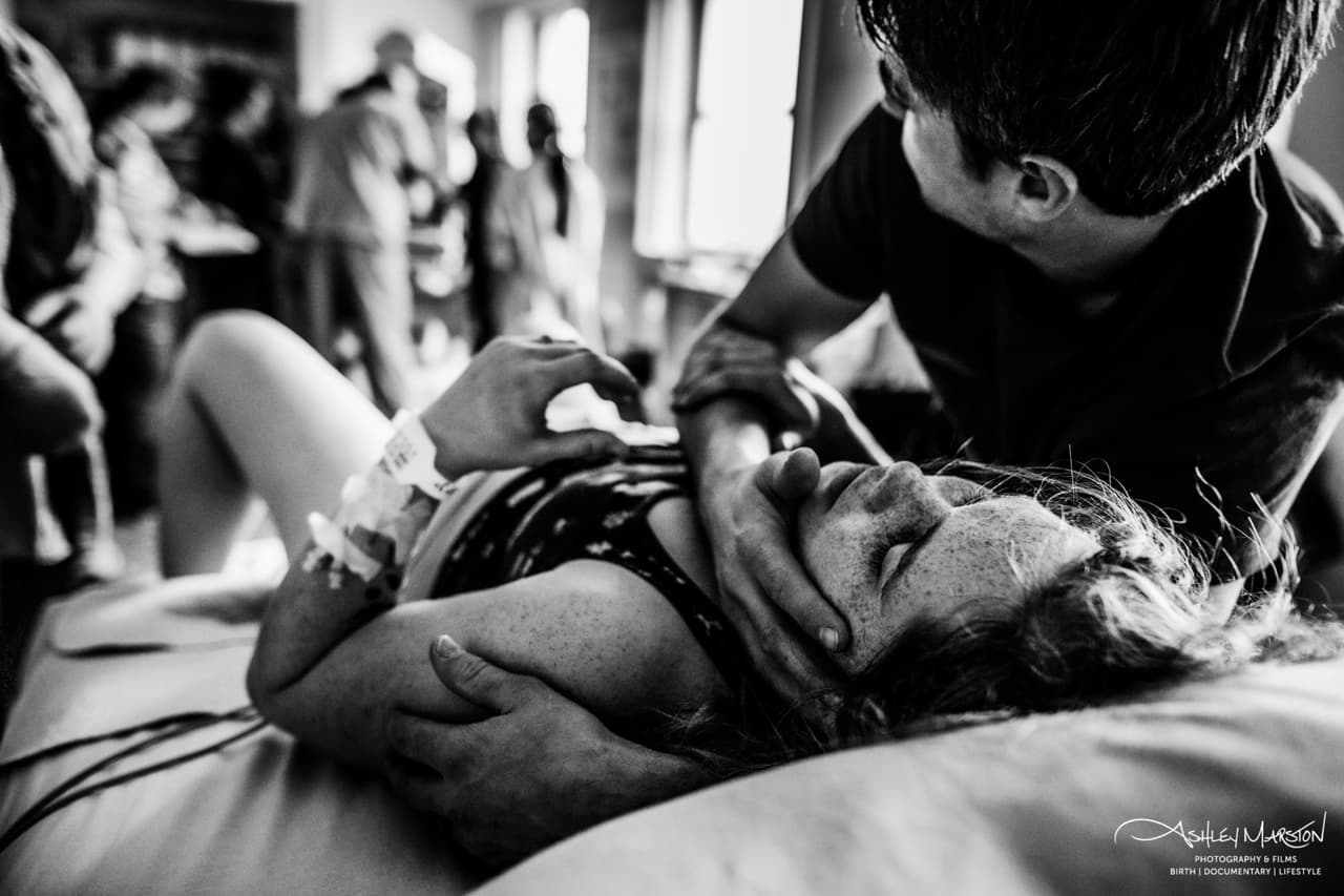 <a href="http://www.ashleymarstonbirthphotography.com"><b>‘Cuando el tiempo se detiene’</b></a>, mención honorífica en la categoría ‘parto’. Tomada en Canadá.