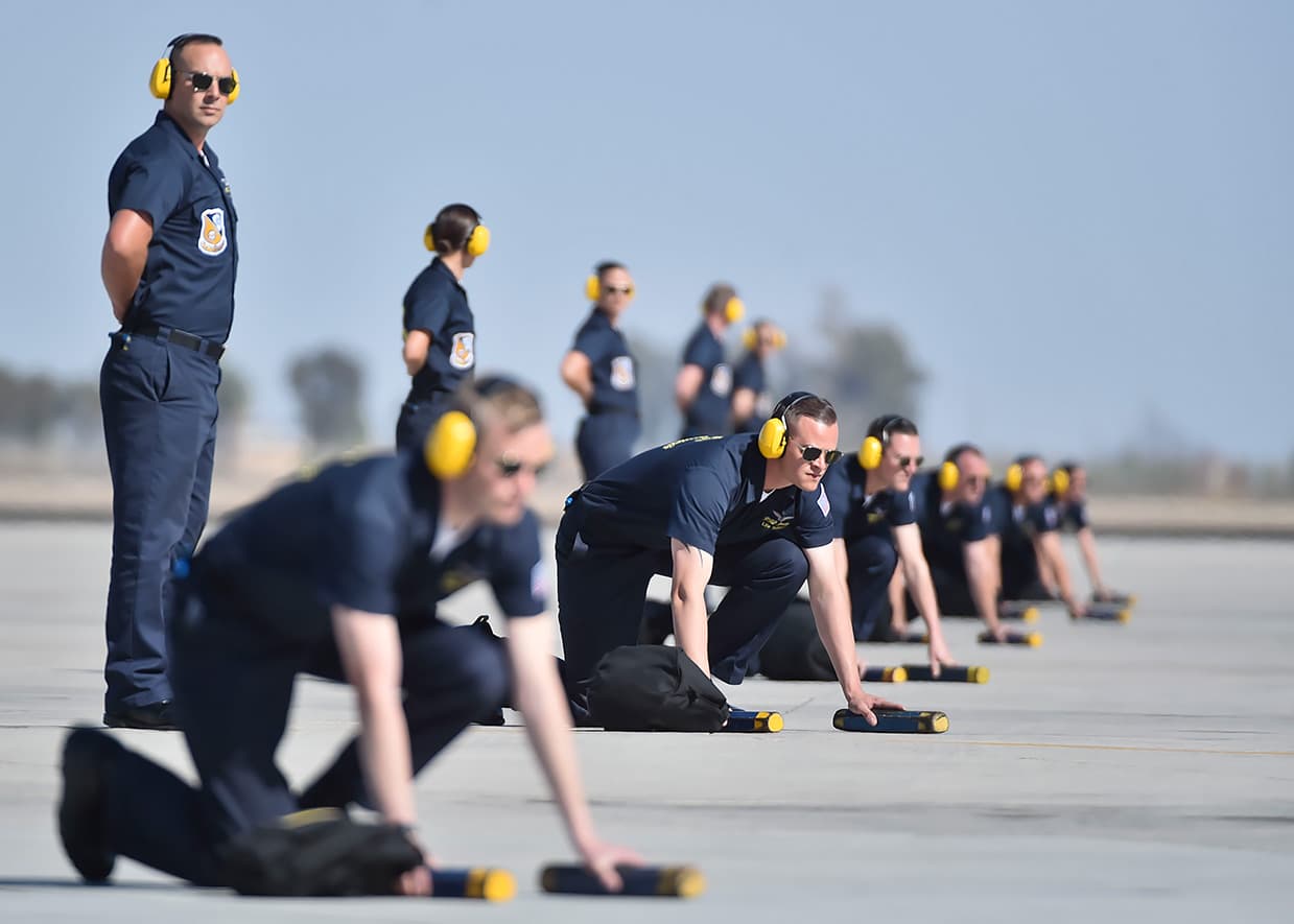 Y cada movimiento de los vuelos se realiza con disciplina y precisión.