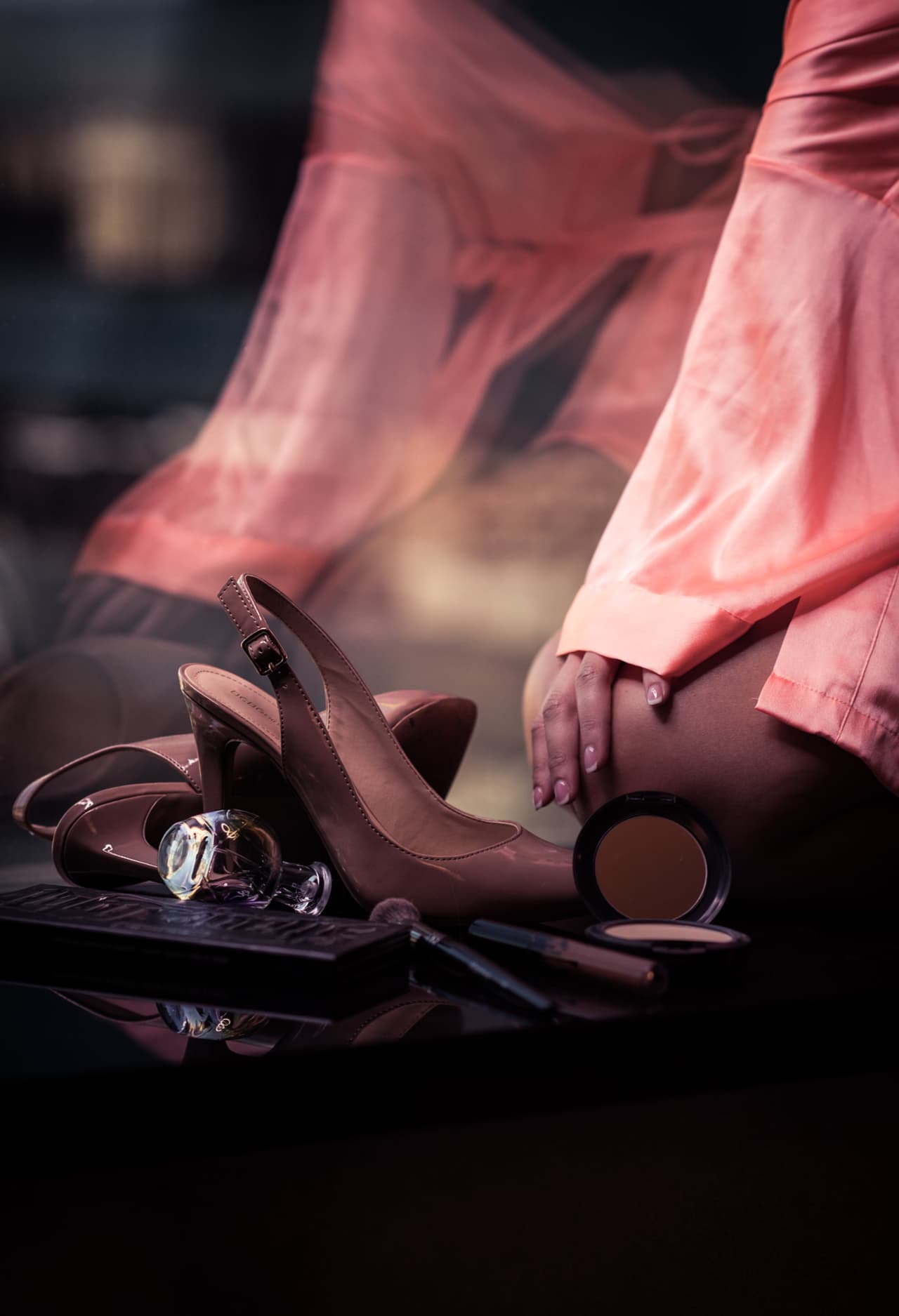 ¿Y esos accesorios? Serán una pista de lo que usará en la gran noche de Latin GRAMMY.