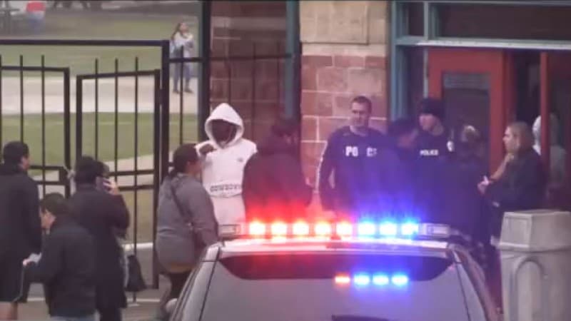 “Voy a disparar y explotar la escuela", la amenaza de un exestudiante arrestado en Texas