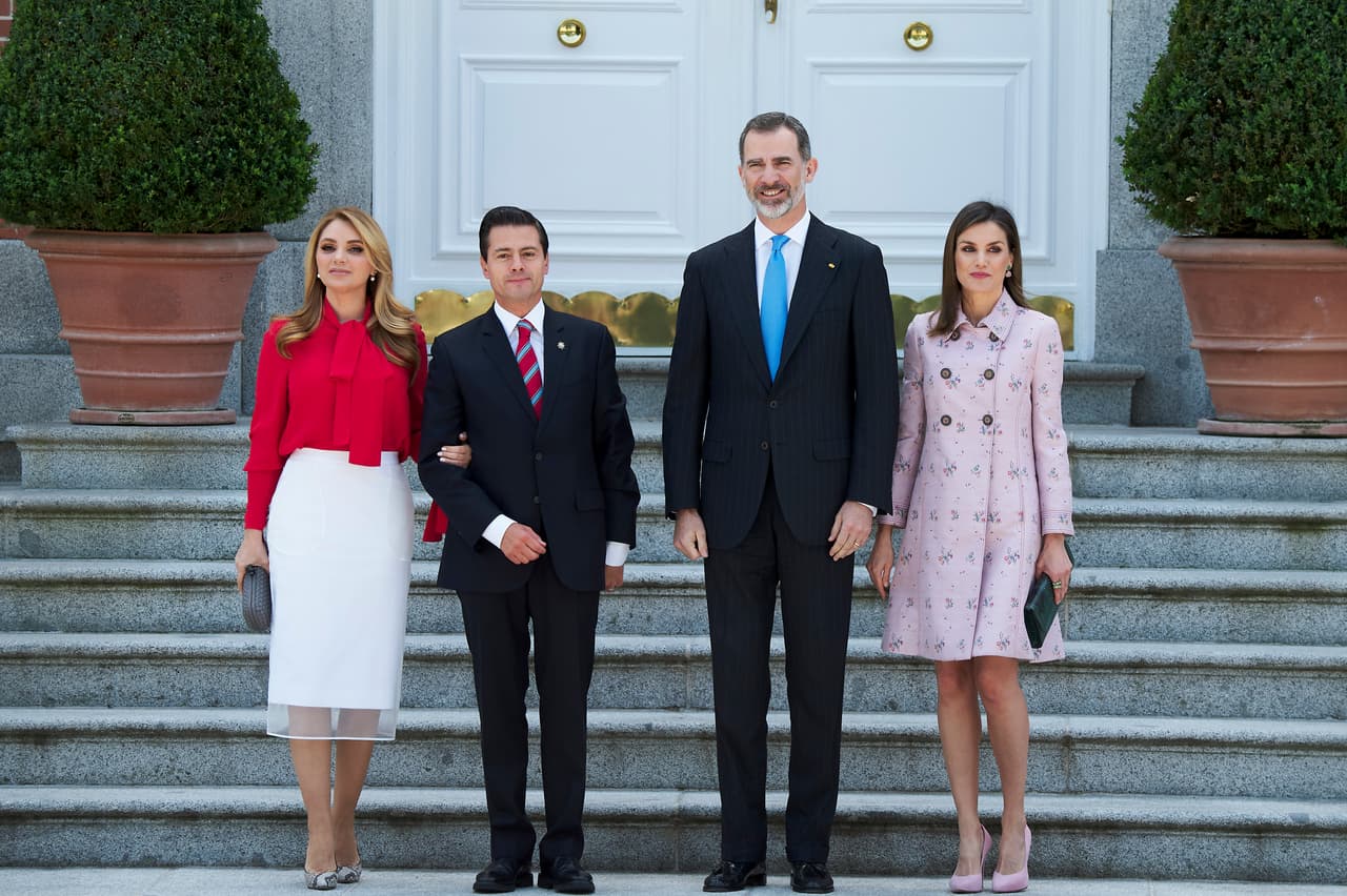 El duelo de estilo entre la primera dama mexicana, Angélica Rivera, y la reina Letizia es un tema viejo que sale a relucir cada vez que se encuentran, pues las comparaciones aparecen por todos lados. En esta ocasión se encontraron en España y sus atuendos dieron de qué hablar.