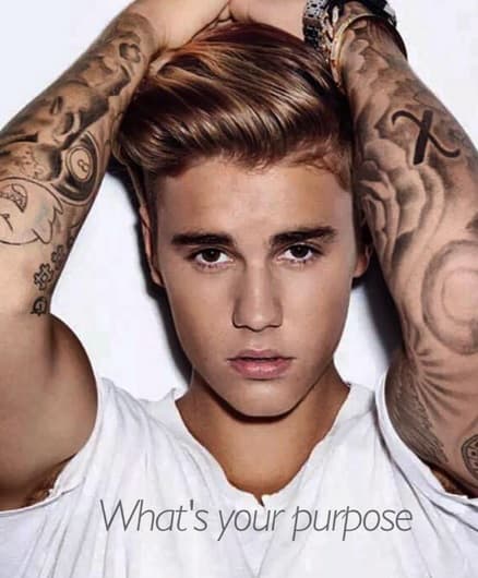 El equipo de Justin está analizando si saldrán a la venta en esos países con otra portada, que no sea tan ofensiva para las creencias de los países islámicos.