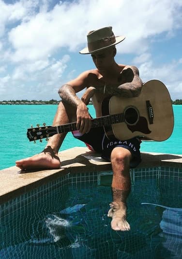 Justin se suma a la lista de cantantes que han sido vetados de alguna forma.