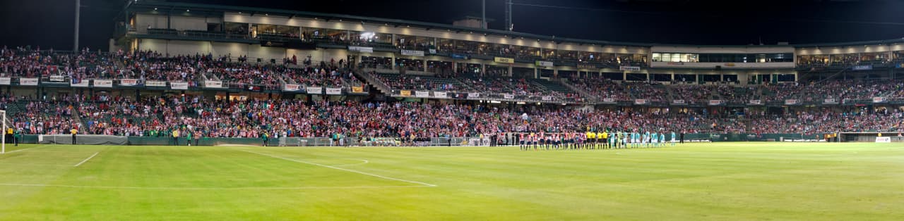 Este 12 de noviembre Chivas y Leon llegaron a Fresno con futbol de Liga MX. Leon derroto a Chivas 3-2.