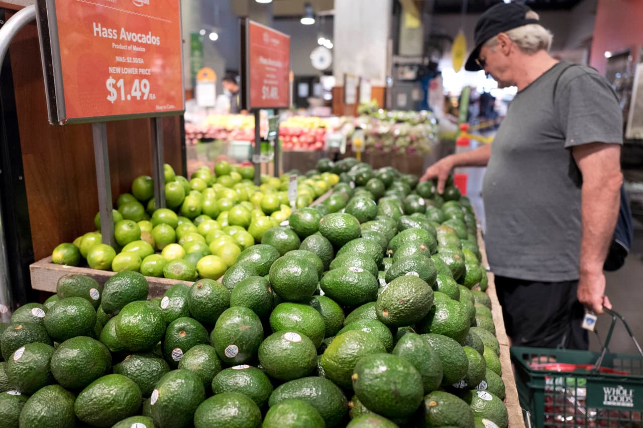 <b>Aguacates.</b> Las importaciones de aguacate desde México a Estados Unidos aumentaron 15% durante 2018, para un total de $2.3 millones, según datos del Departamento de Agricultura de EEUU. De todos los aguacates que entran al país cada año, 87% provienen de México.