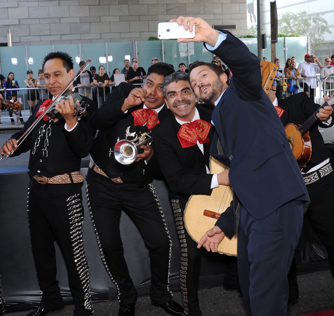 En 2006, Diego estrenó en México su primer largometraje "Solo Dios sabe".