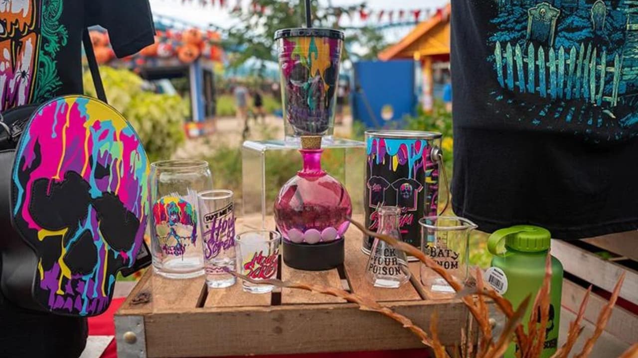 Explora 3 nuevas zonas de miedo donde criaturas espeluznantes y escenarios inquietantes te mantendrán al borde del asiento.