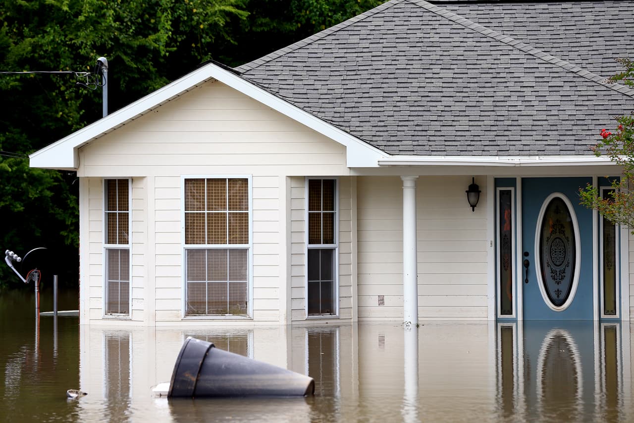 Personas afectadas por las inundaciones pueden solicitar subsidios y préstamos de asistencia